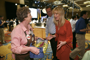 Life and Style Expert Sandra Lee Meets the Finalists on Competition Floor